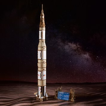 Maquette en bois : fusée Saturn V