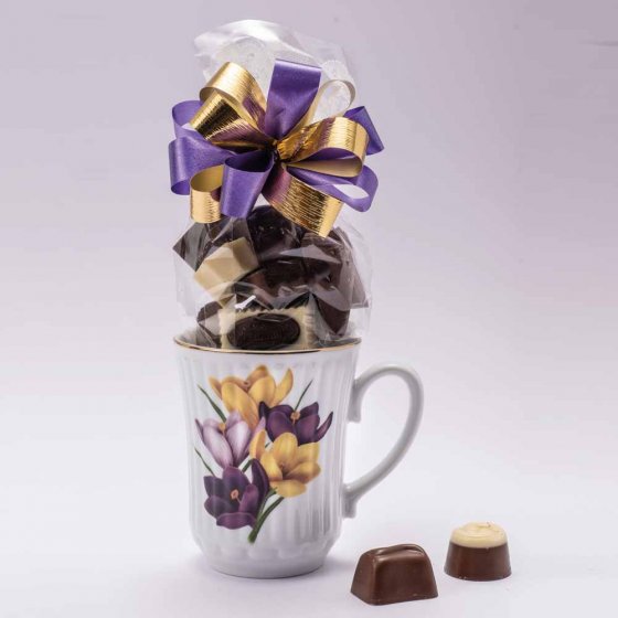 Tasse de Pâques garnie de 150 g de chocolats belges 